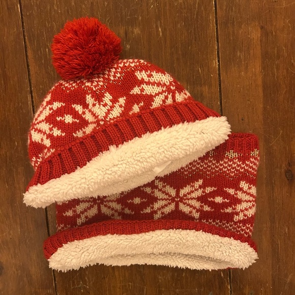 Super cute Christmas Hat and Scarf from France - Monoprix Kids - Picture 2 of 3